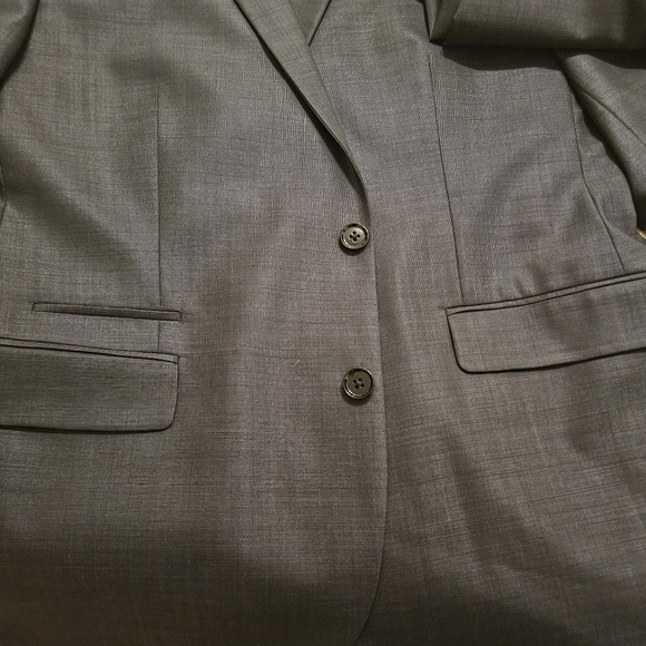 Express Two Piece Men's Business Suit - Picture 4 of 8
